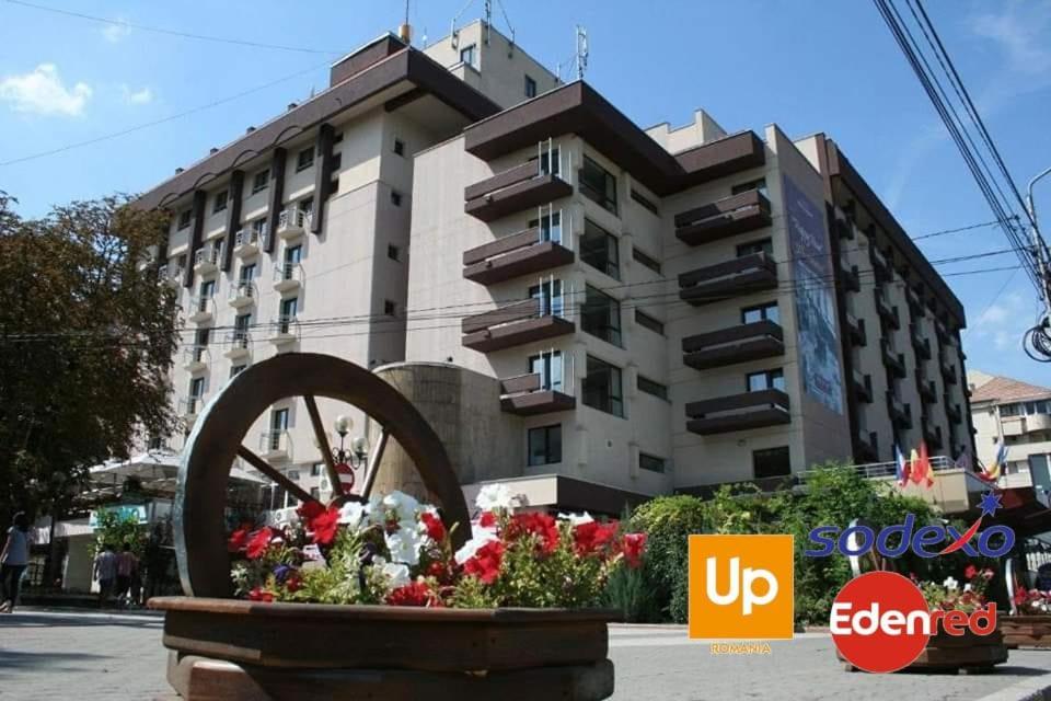 Hotel Rapsodia City Center Botosani Luaran gambar