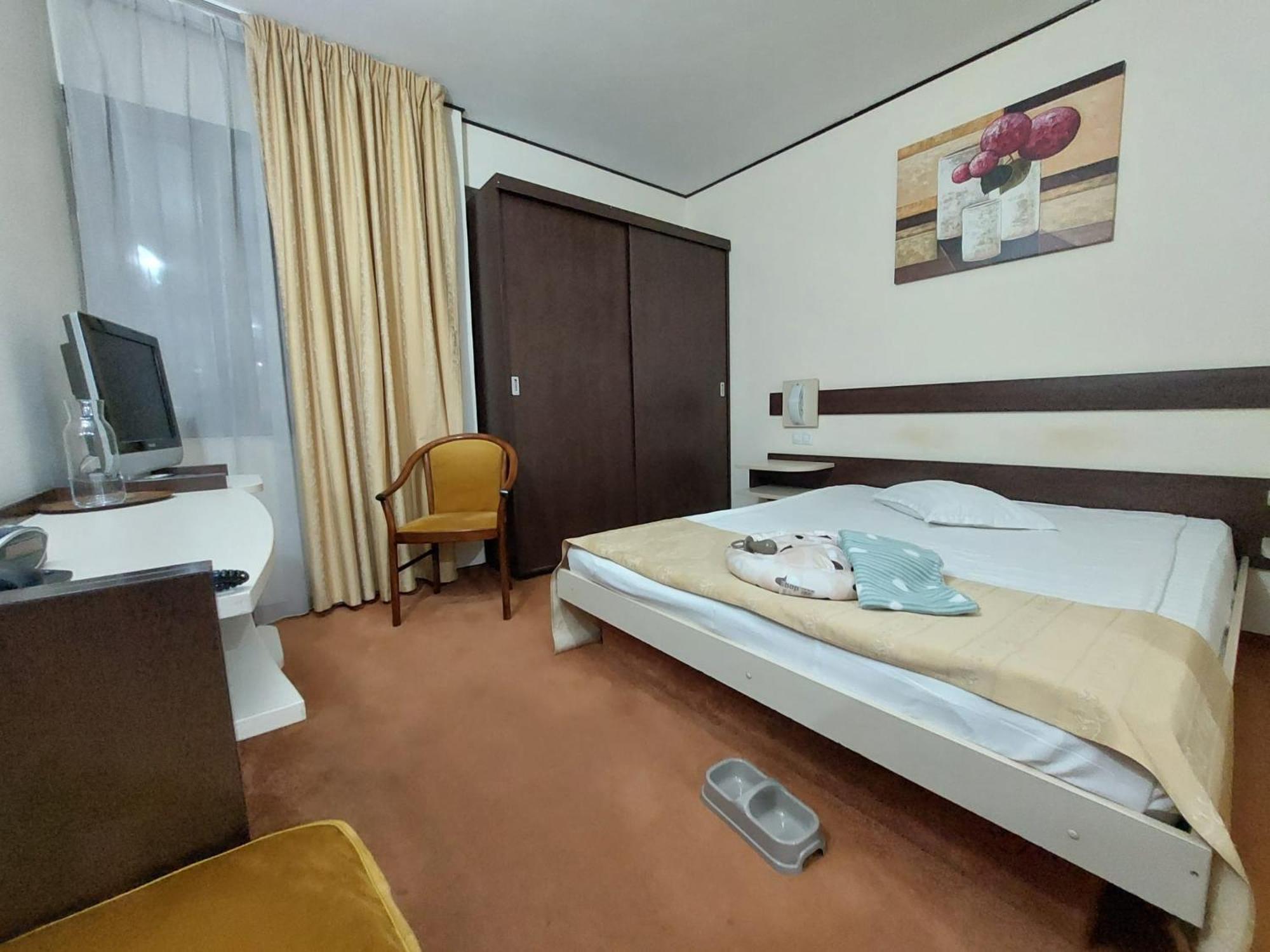 Hotel Rapsodia City Center Botosani Luaran gambar
