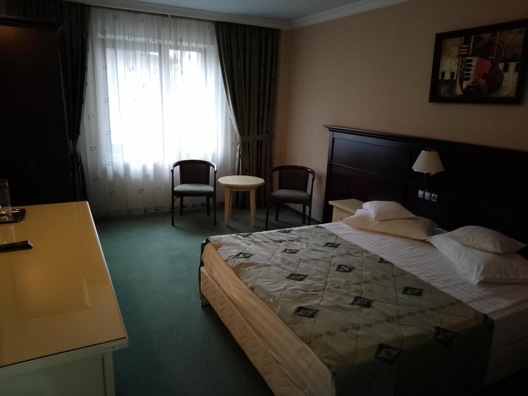 Hotel Rapsodia City Center Botosani Luaran gambar