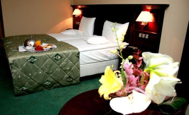 Hotel Rapsodia City Center Botosani Luaran gambar