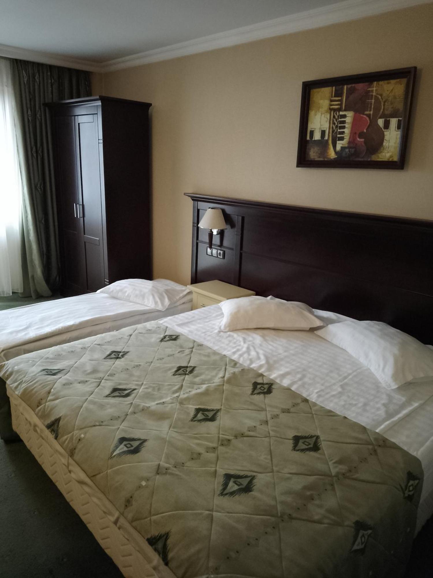 Hotel Rapsodia City Center Botosani Luaran gambar