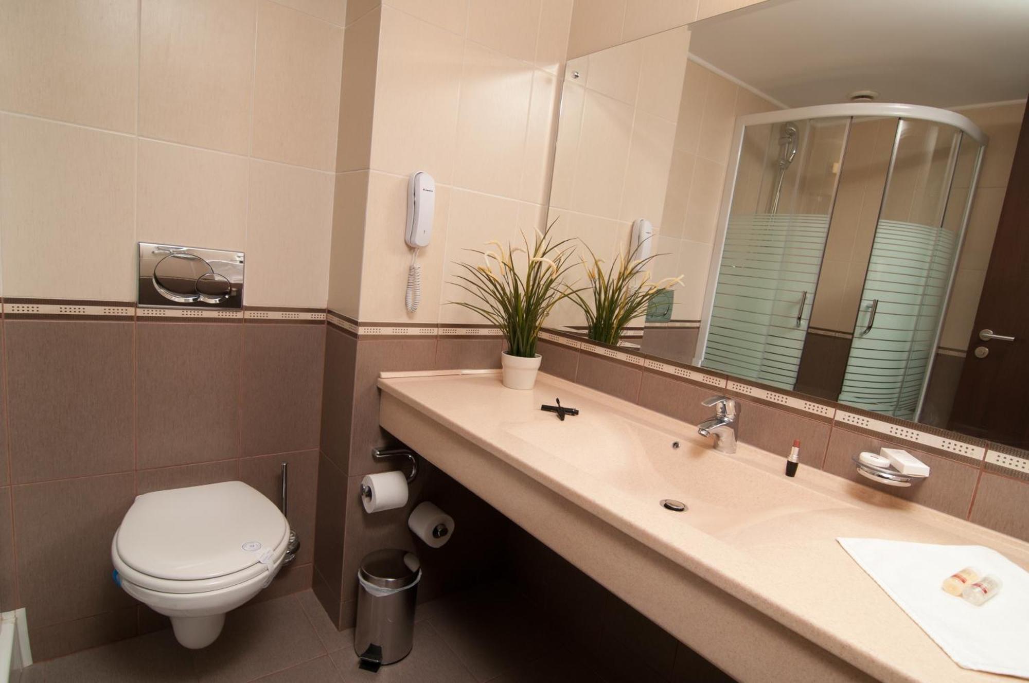 Hotel Rapsodia City Center Botosani Luaran gambar