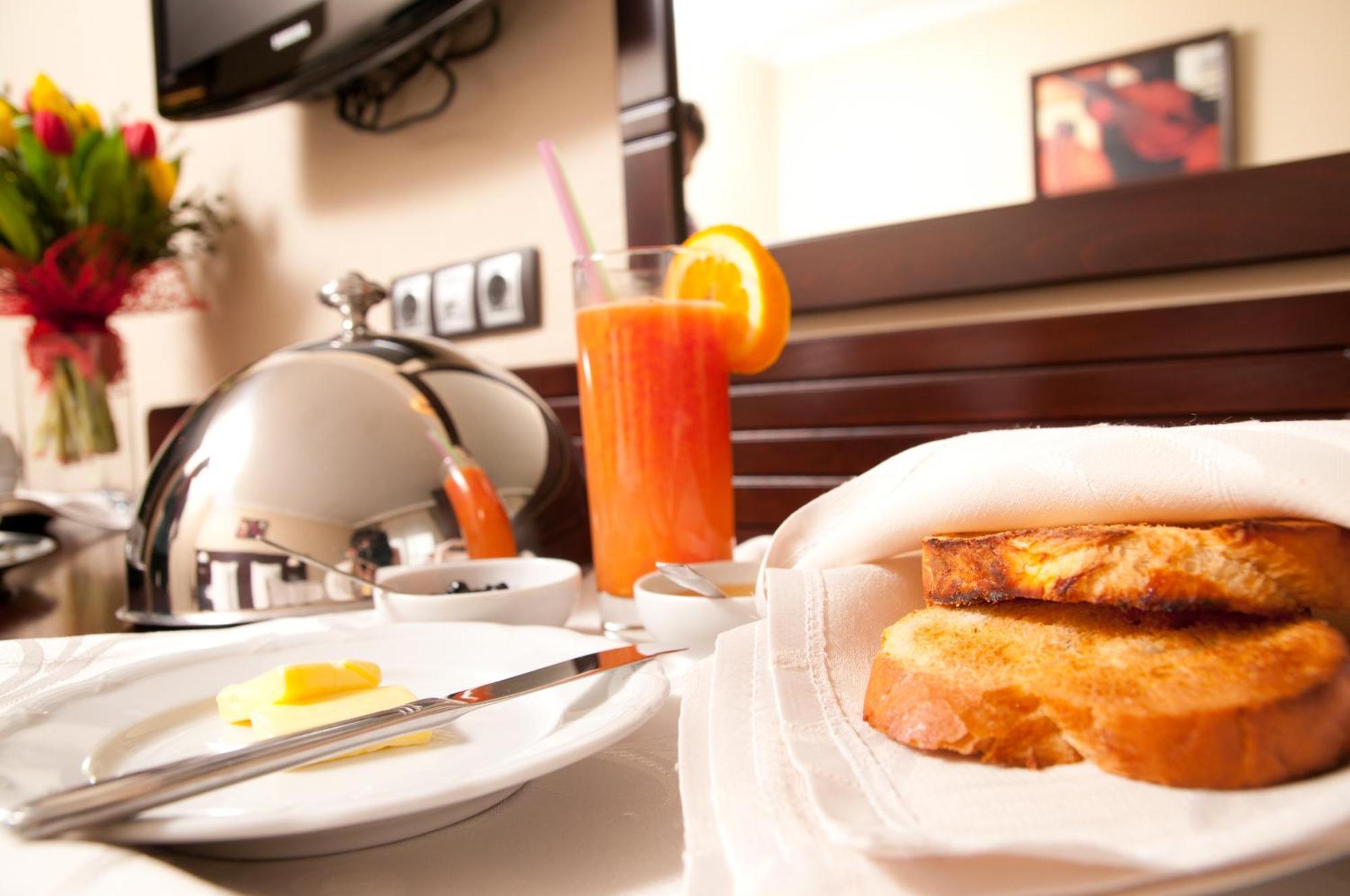 Hotel Rapsodia City Center Botosani Luaran gambar