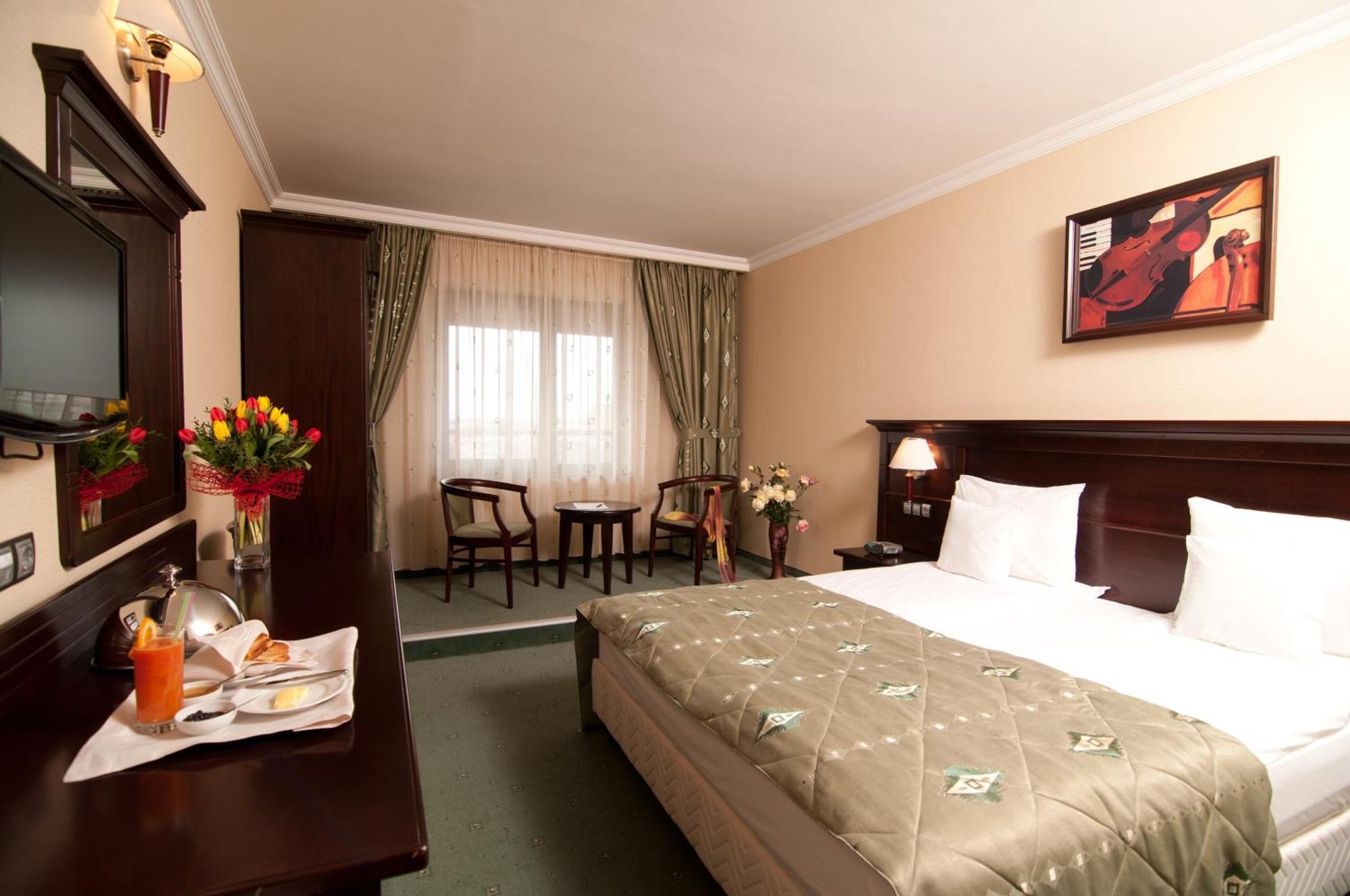 Hotel Rapsodia City Center Botosani Luaran gambar