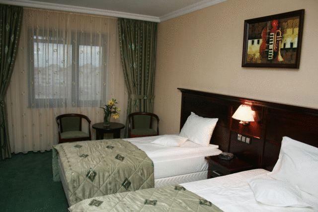 Hotel Rapsodia City Center Botosani Luaran gambar