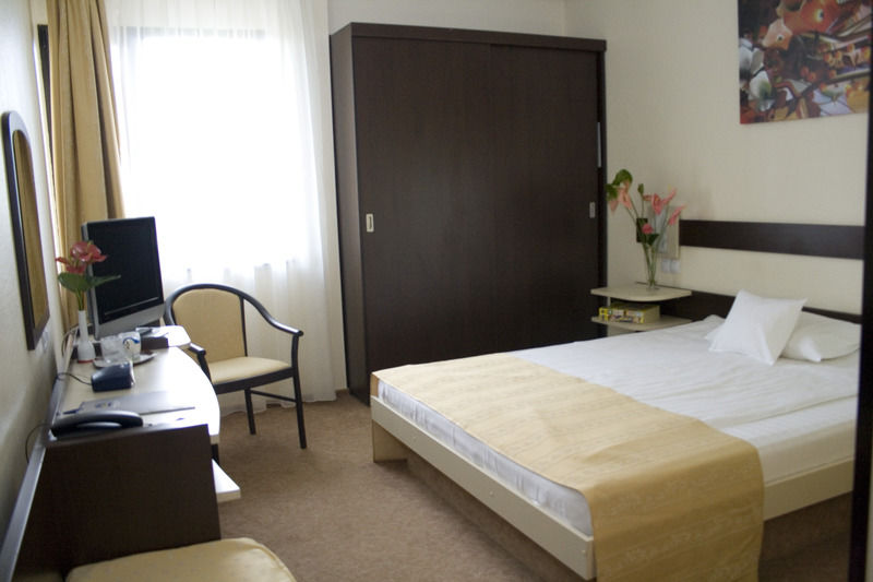 Hotel Rapsodia City Center Botosani Luaran gambar