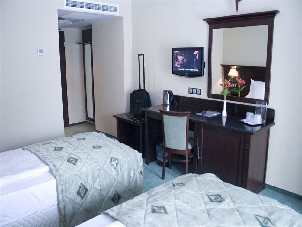 Hotel Rapsodia City Center Botosani Luaran gambar