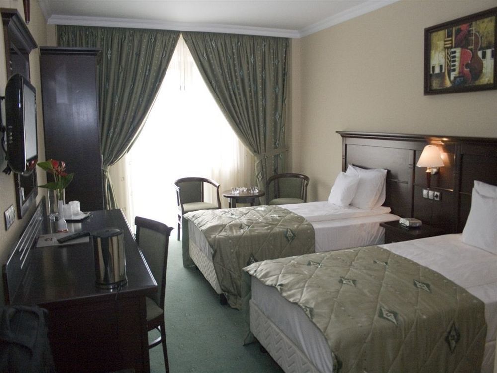 Hotel Rapsodia City Center Botosani Luaran gambar
