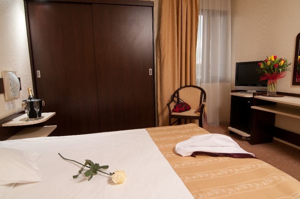Hotel Rapsodia City Center Botosani Luaran gambar