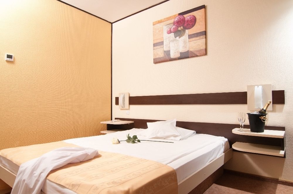 Hotel Rapsodia City Center Botosani Luaran gambar