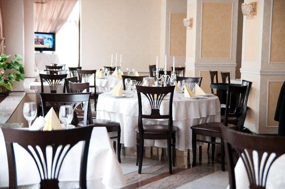 Hotel Rapsodia City Center Botosani Luaran gambar