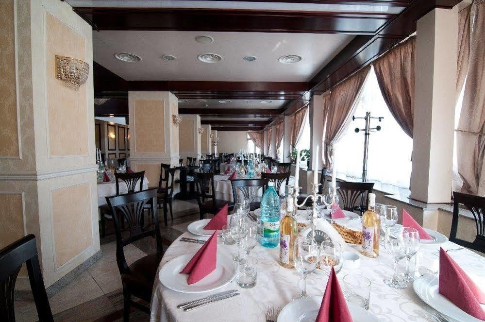 Hotel Rapsodia City Center Botosani Luaran gambar