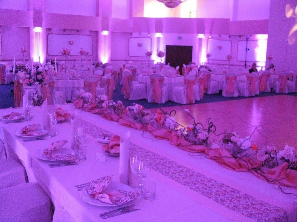 Hotel Rapsodia City Center Botosani Luaran gambar