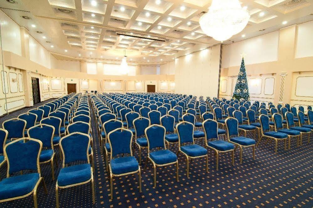 Hotel Rapsodia City Center Botosani Luaran gambar