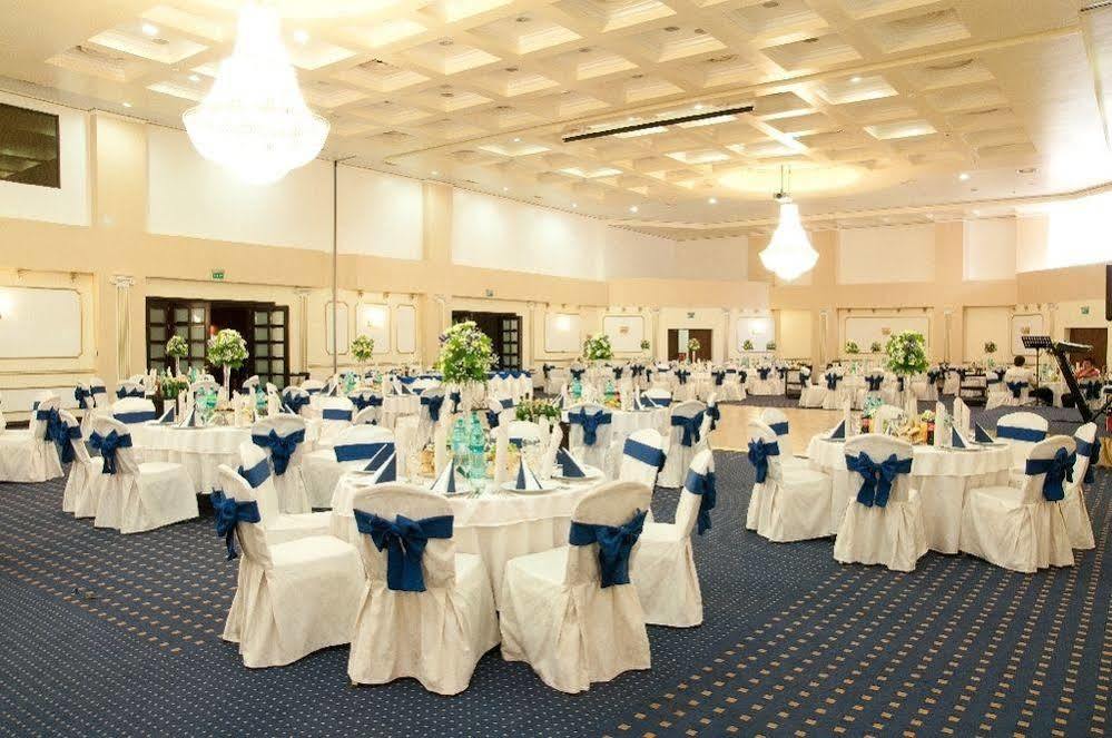 Hotel Rapsodia City Center Botosani Luaran gambar