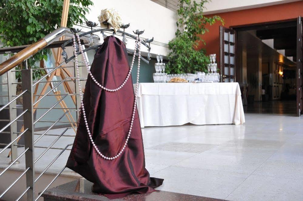 Hotel Rapsodia City Center Botosani Luaran gambar